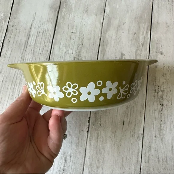 PREOWNED VINTAGE PYREX GREEN FLORAL DAISY PRINT BOWL - Picture 1 of 6